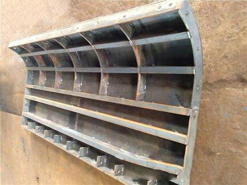 1628232378363244.jpg 防撞墻定型模板1.jpg