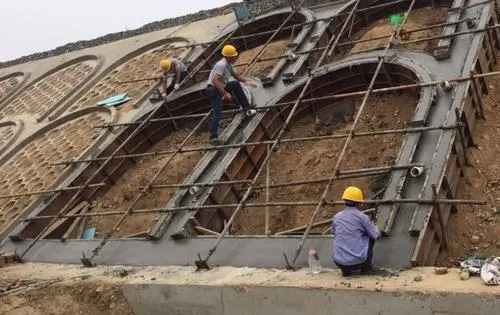 1632535113781651.jpg 拱形骨架施工技術2.jpg